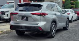 TOYOTA HIGHLANDER XLE 2020
