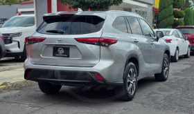 TOYOTA HIGHLANDER XLE 2020