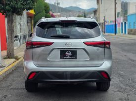 TOYOTA HIGHLANDER XLE 2020