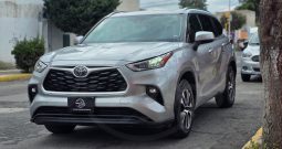 TOYOTA HIGHLANDER XLE 2020