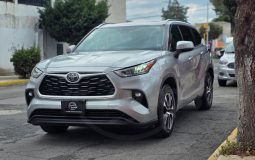 TOYOTA HIGHLANDER XLE 2020