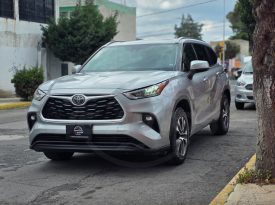 TOYOTA HIGHLANDER XLE 2020