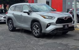 TOYOTA HIGHLANDER XLE 2020
