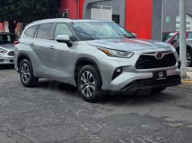 TOYOTA HIGHLANDER XLE 2020