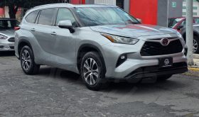 TOYOTA HIGHLANDER XLE 2020