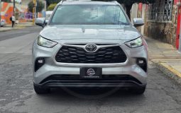 TOYOTA HIGHLANDER XLE 2020