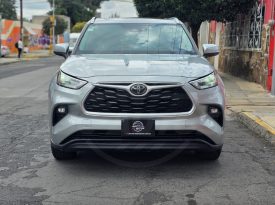 TOYOTA HIGHLANDER XLE 2020