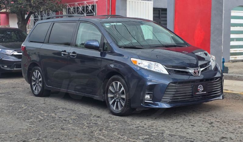 TOYOTA SIENNA 2019
