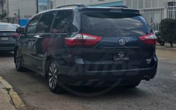 TOYOTA SIENNA 2019