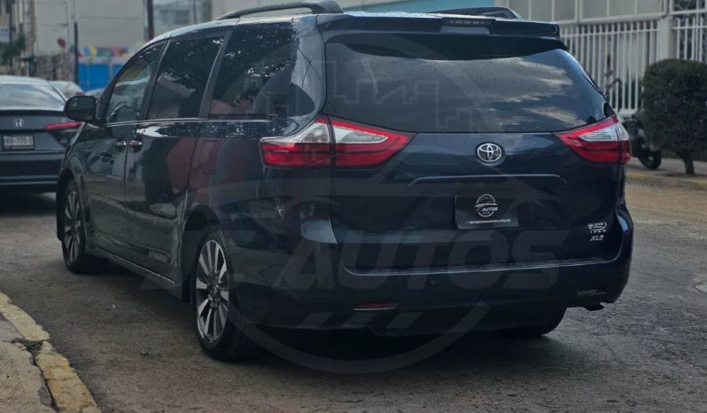 TOYOTA SIENNA 2019